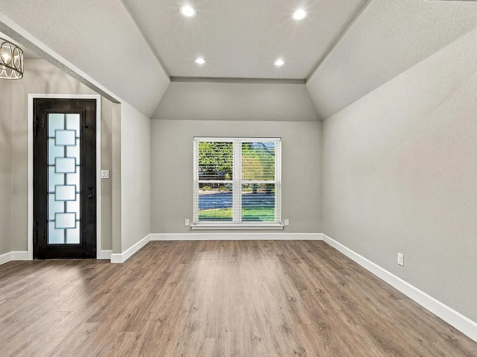 3 bed, 2.5 bath, 2265 sqft, $4,000 — Photo 3