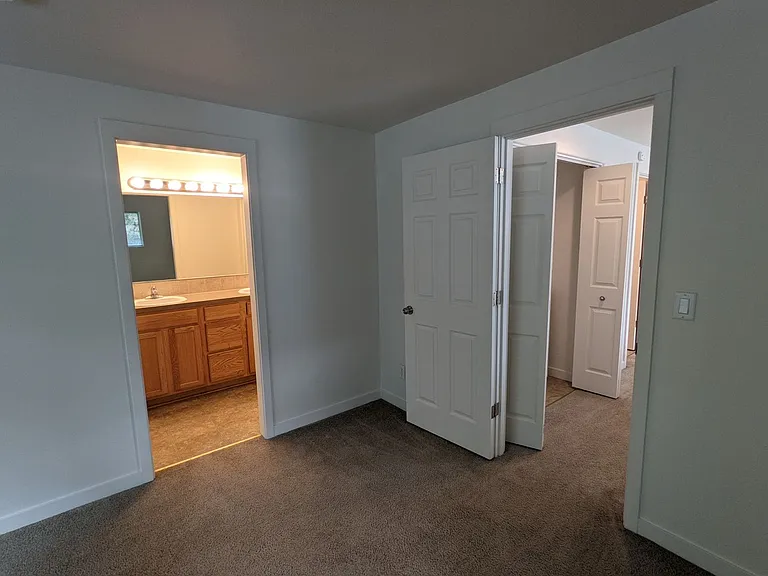 Halsey East Townhomes — Photo 170