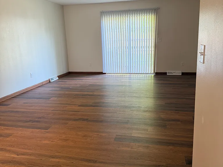1473 W Allen St — Photo 17