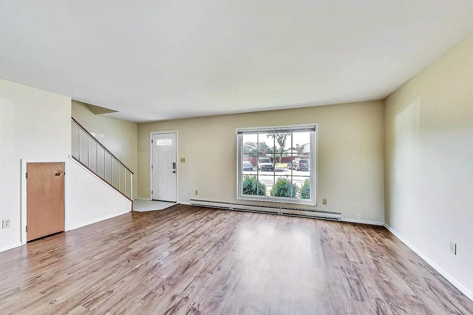 3 bed, 1.5 bath, 1242 sqft, $1,220 — Photo 3