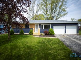 228 Edinborough Dr, Findlay, OH 45840