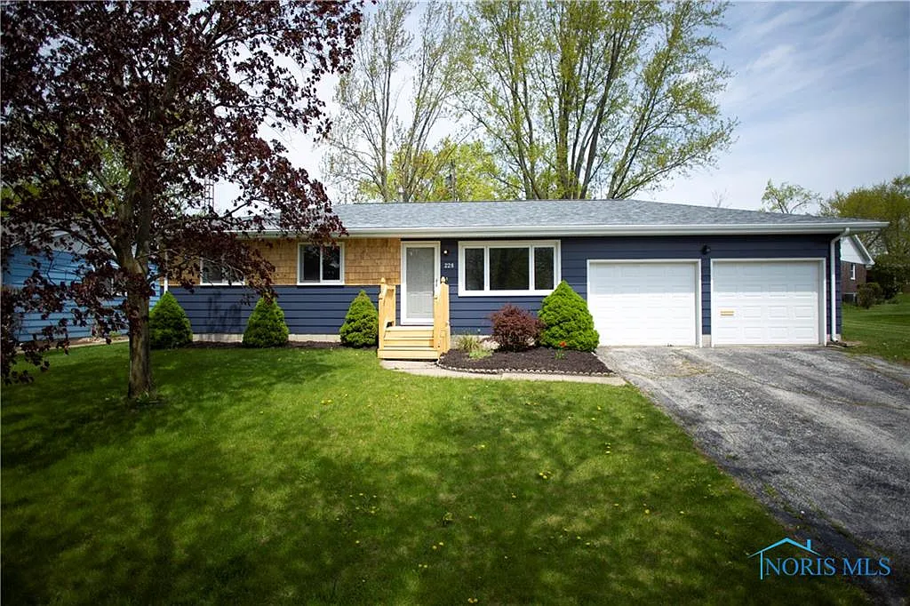 228 Edinborough Dr photo 1