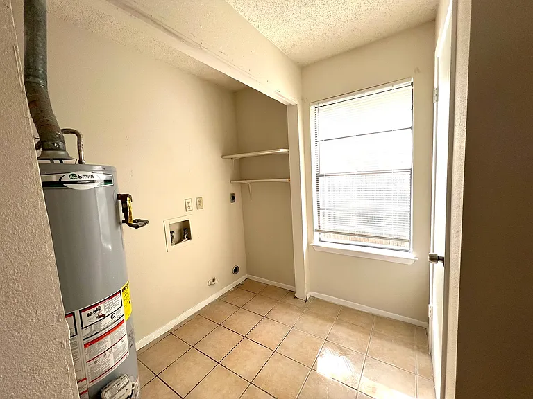 8818 Ridge Gate St — Photo 7