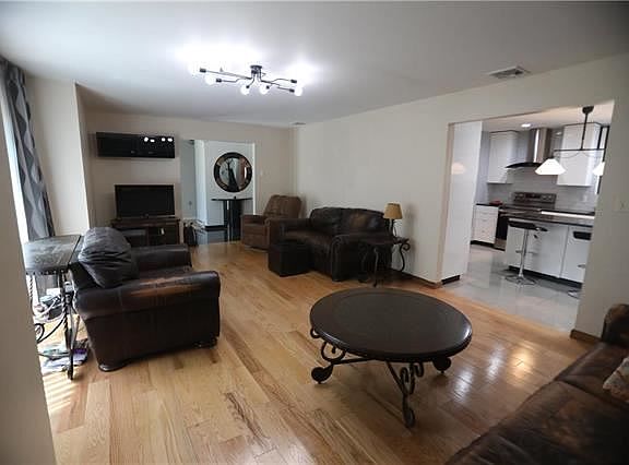 5th image of 2006 Meadow Ct
