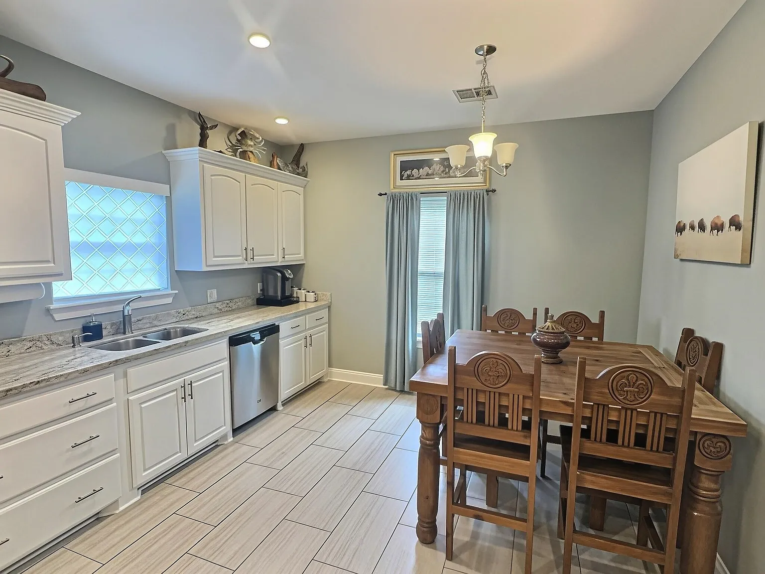 3 bed, 1565 sqft, $3,200 — Photo 4
