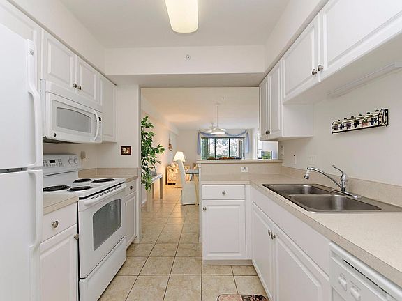 4th image of 26630 Rosewood Pointe Dr Unit 204