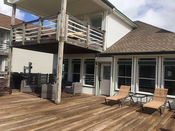 2nd image of 935 Tiki Dr