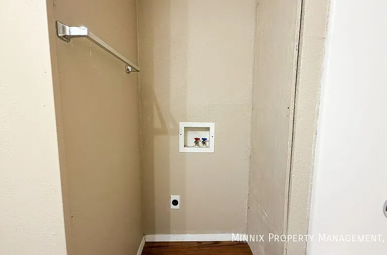 310 E Lynn St — Photo 8