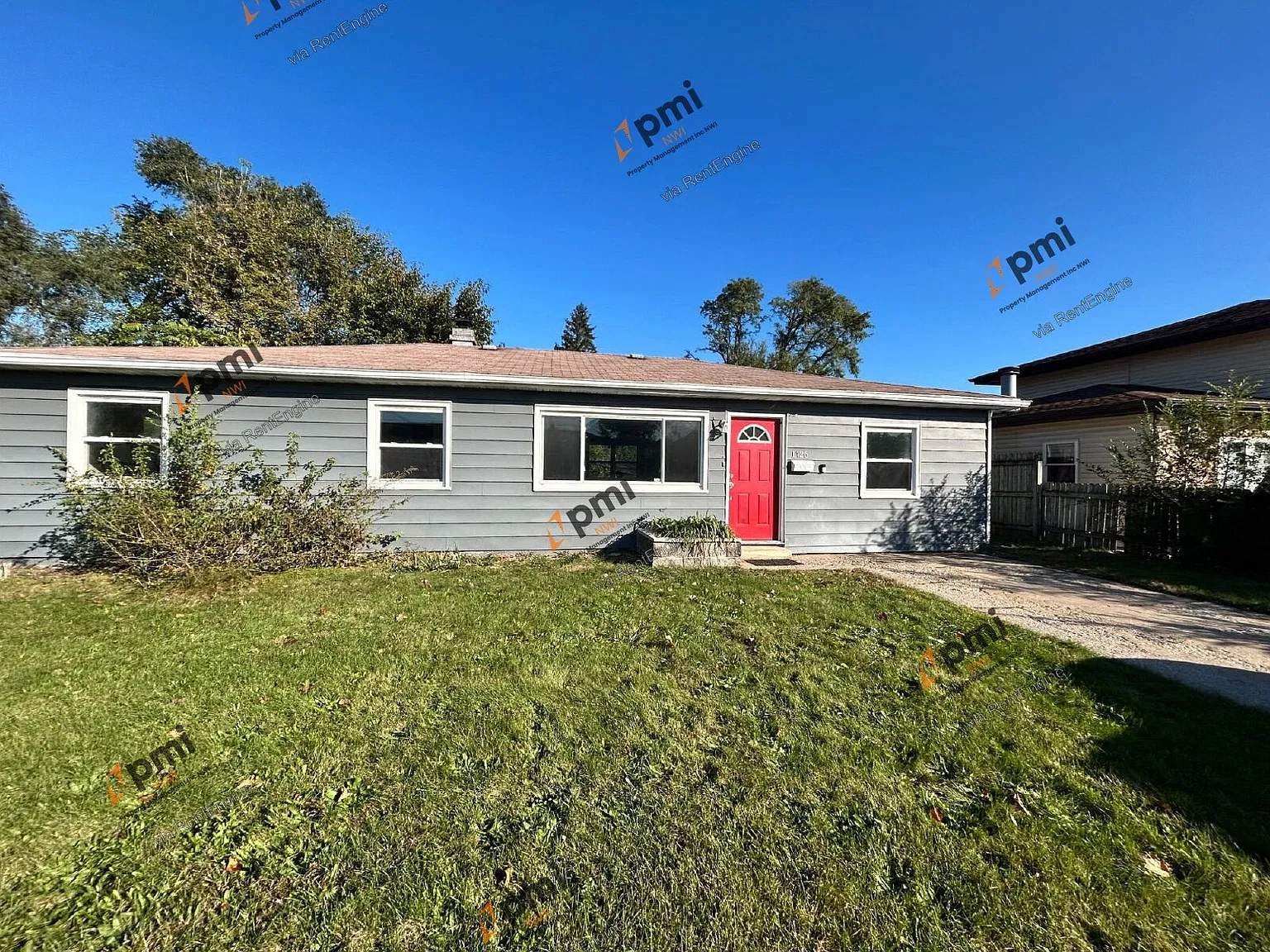 3 bed, 1.0 bath, 1372 sqft, $1,295 — Photo 1