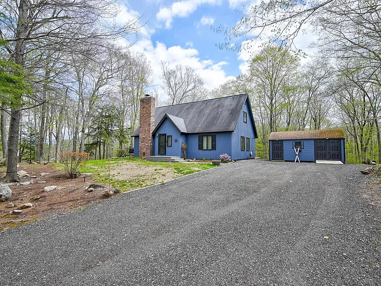21 Littlefield Rd — Photo 2
