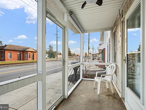 4th image of 6 N Railroad Ave