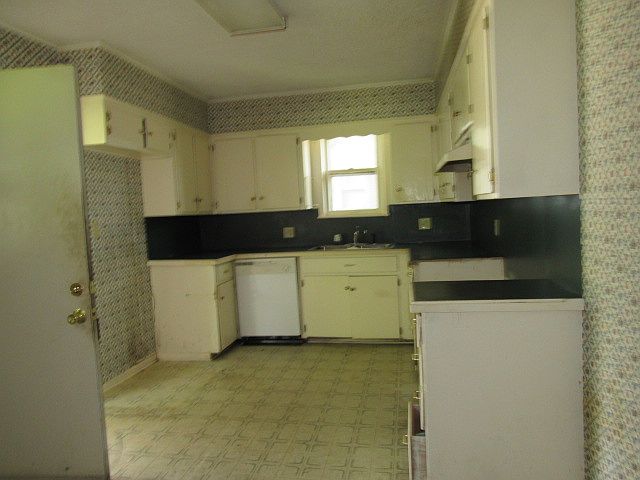 2nd image of 2010 Magnolia St