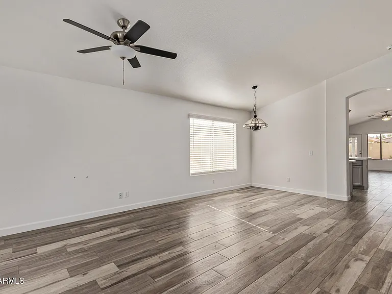 1077 W Laurel Ave — Photo 2