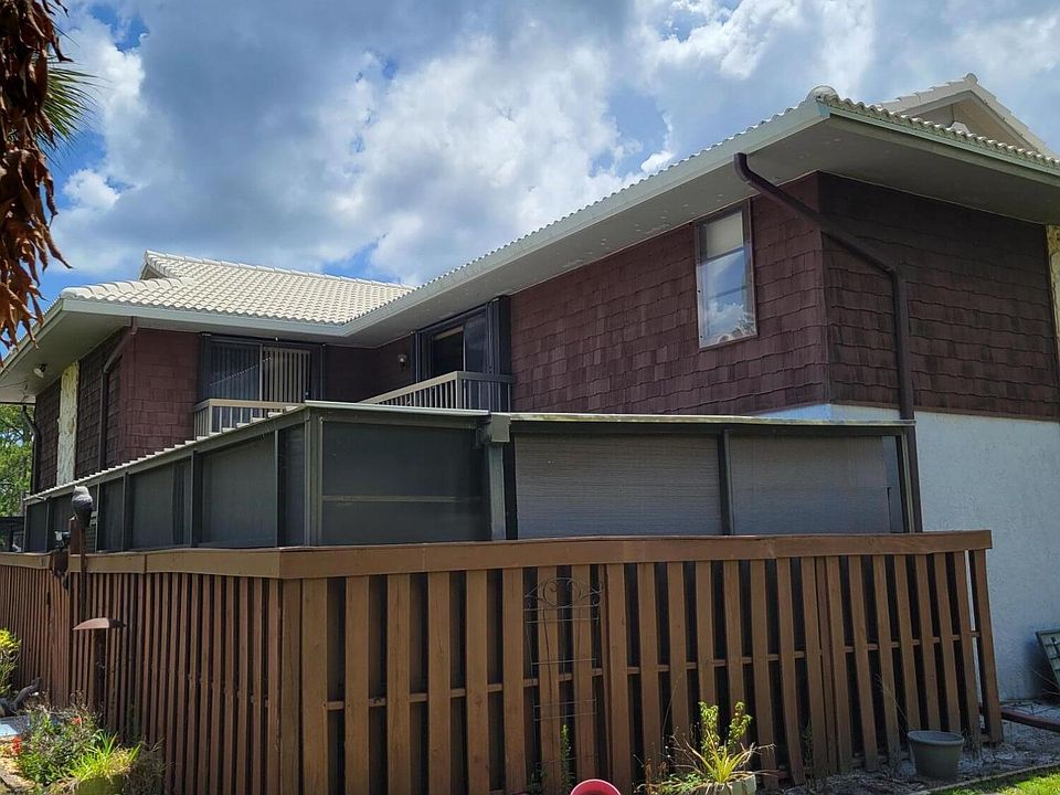 1st image of 903 SE Camelot Gardens Boulevard SE