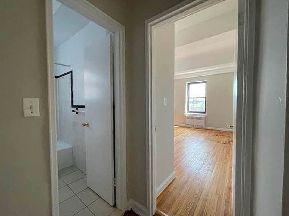 2nd image of 87-50 Kingston Pl APT 5D