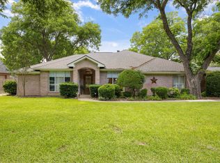 8912 Green Leaves Dr, Granbury, TX 76049