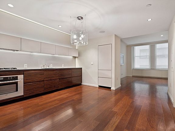 4th image of 55 Wall St APT 602
