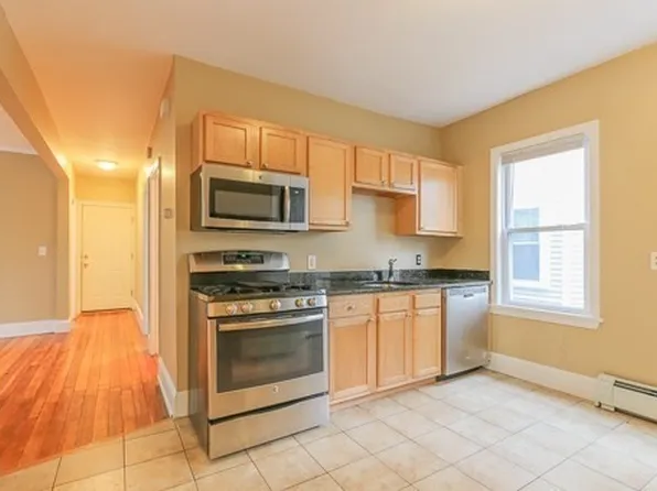 28 Melbourne St, Dorchester, MA 02124