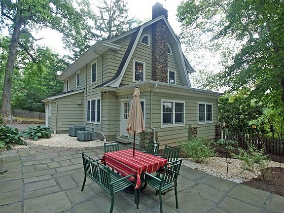 2nd image of 291 Wyoming Ave