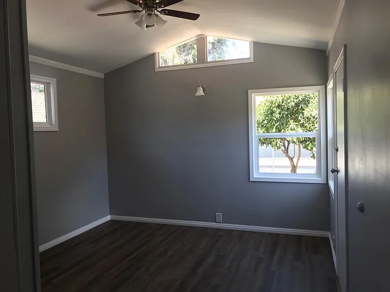 12433 Howard St — Photo 12