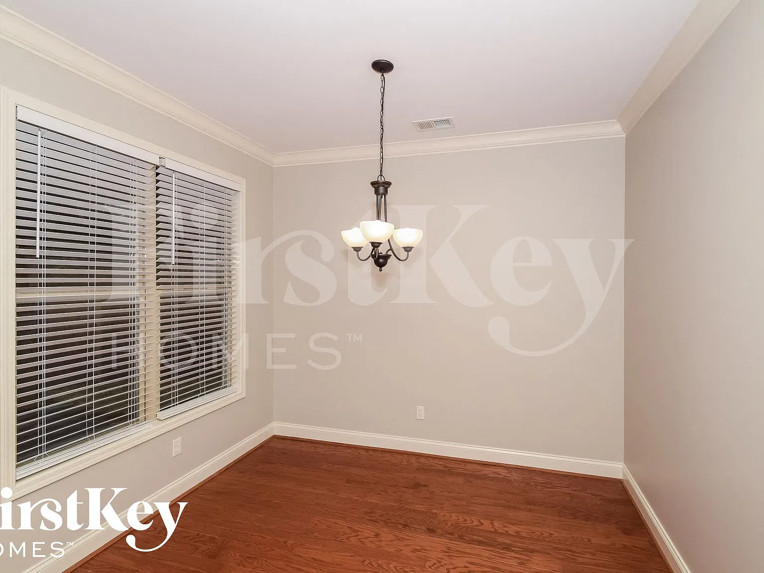 3 bed, 2.0 bath, 1952 sqft, $2,140 — Photo 3
