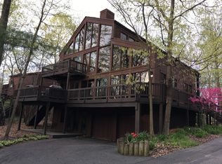 412 Hickory Ln, Westerville, OH 43081