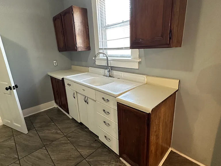 1336 E 8th St #1336 — Photo 7