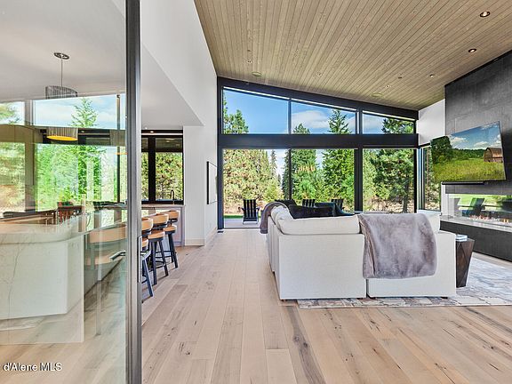 2nd image of 2661 E Lower Pasture Rd