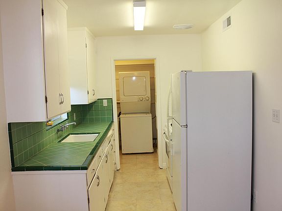 4th image of 324 W Lockeford St APT 4