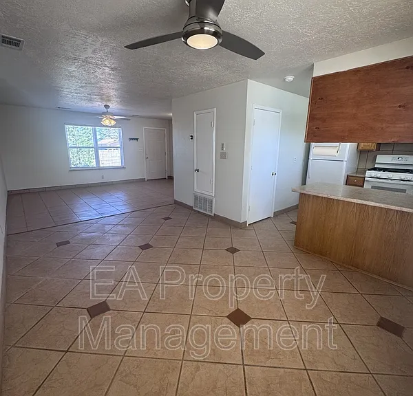 1702 Halo Cir SE — Photo 6
