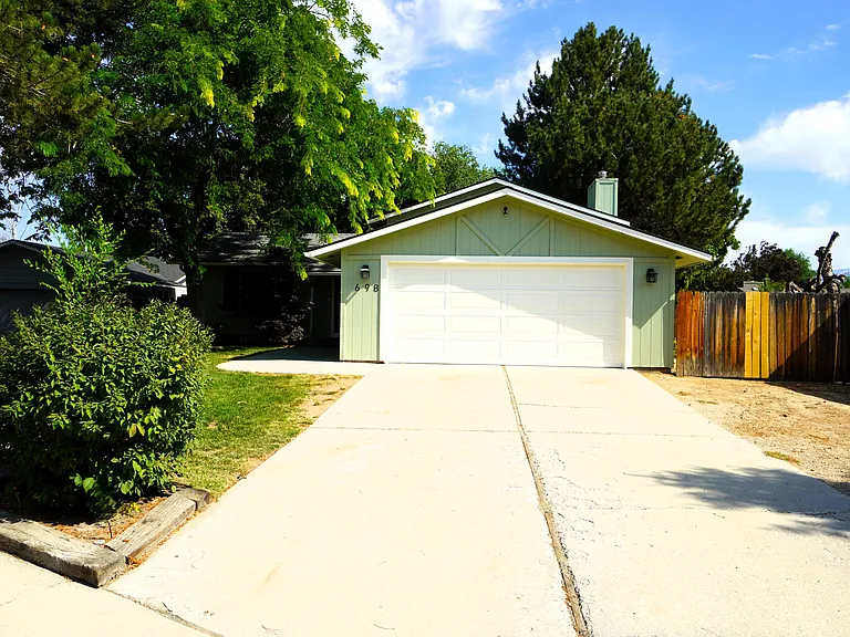 698 S Berwick Dr — Photo 2
