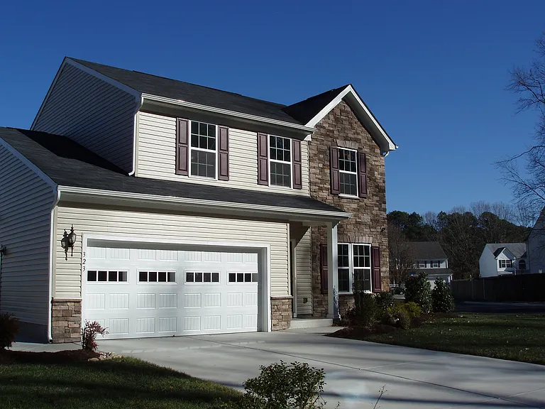 323 Michael Selby Dr — Photo 2