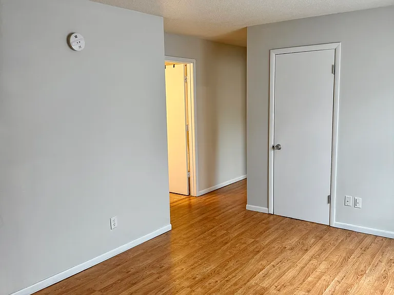 515 E Burlington St #3S — Photo 15