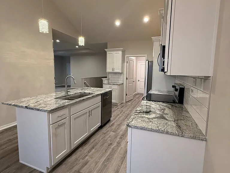 8925 S 47th St — Photo 5