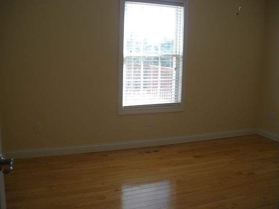 4th image of 266 Jessie Ln