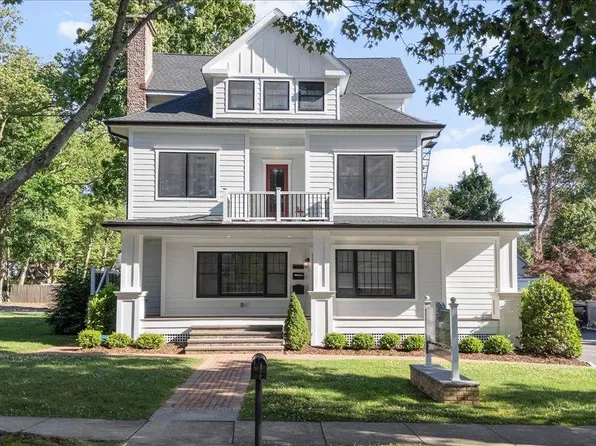 34 Dewey Street, Huntington, NY 11743