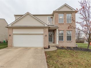 608 Andover Cir, Broadview Heights, OH