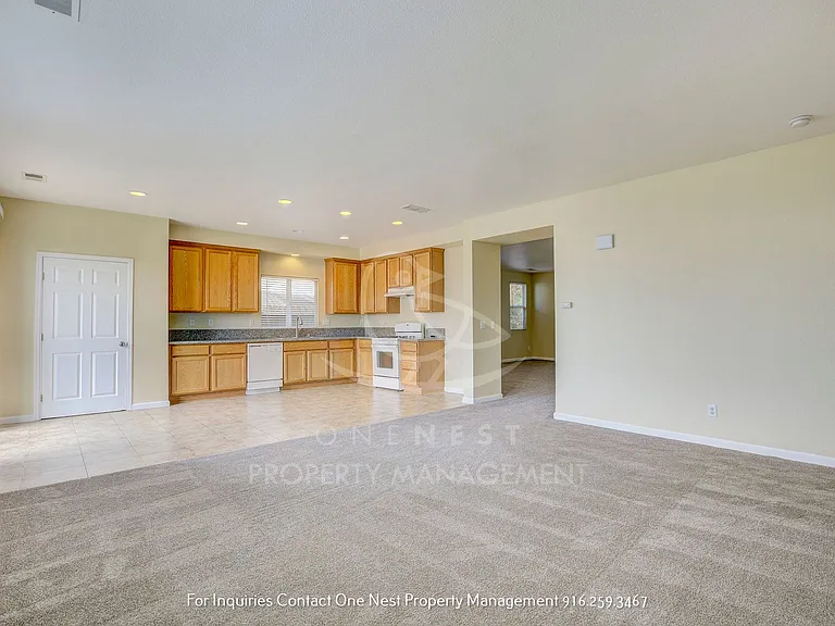 1746 Barney Ave — Photo 6