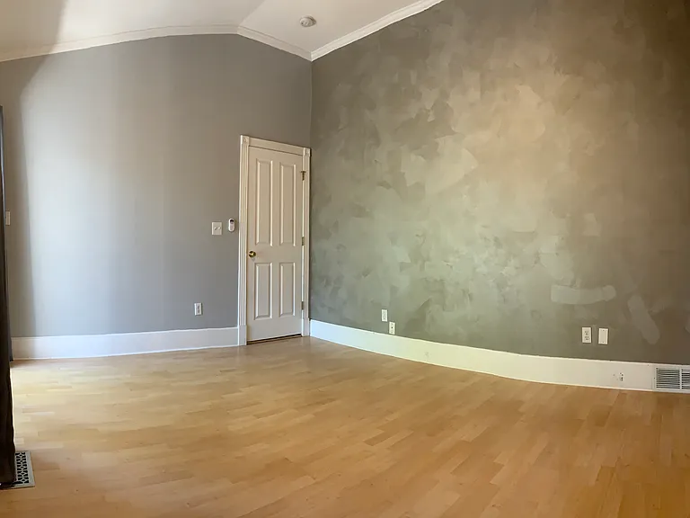 1128 E 3rd Ave — Photo 15