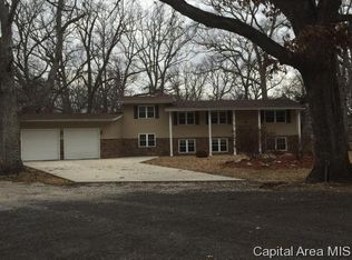 3609 Willow Rd, Taylorville, IL 62568