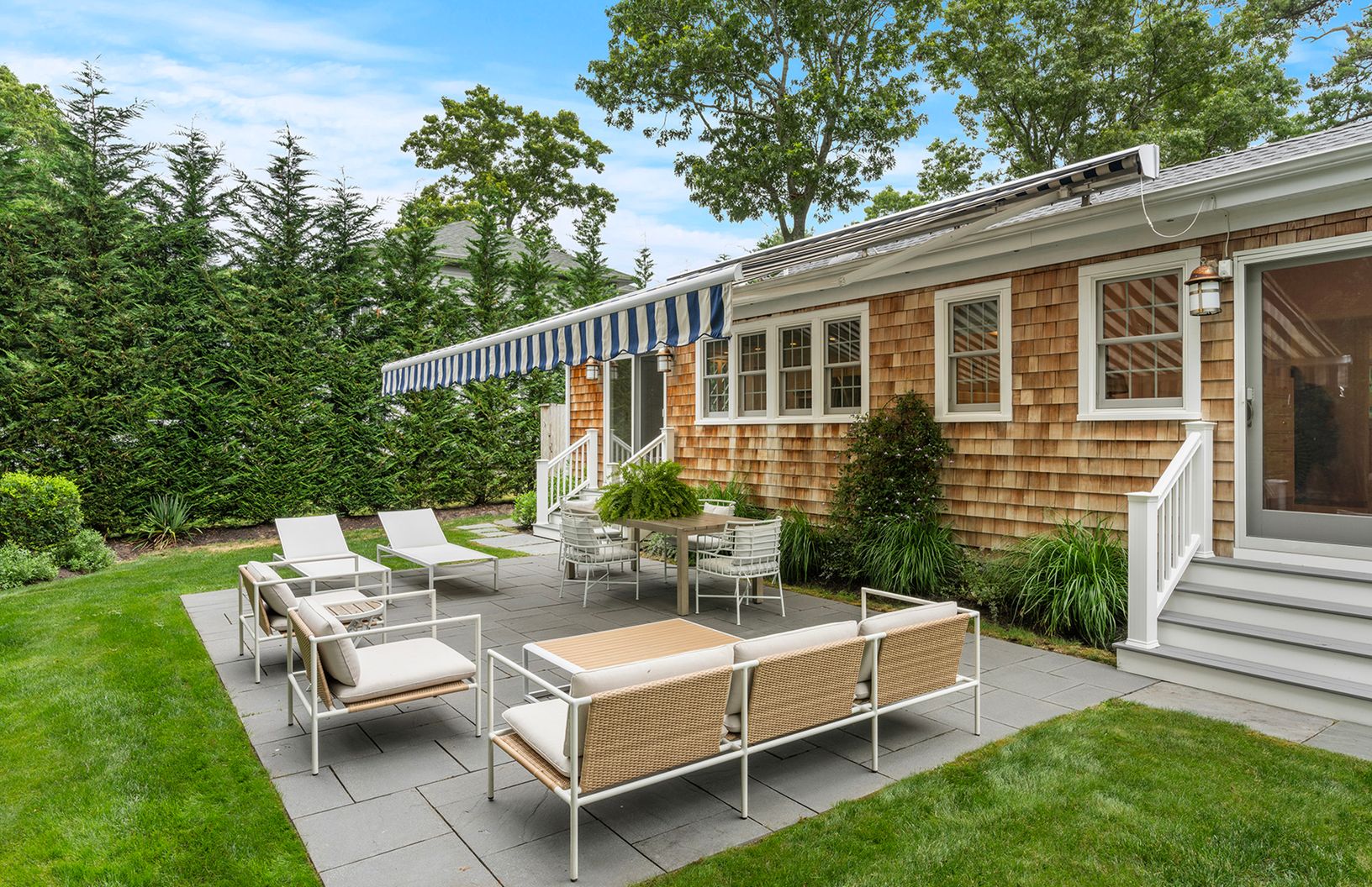  Patio w/awning