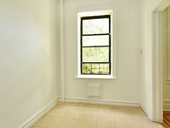 5th image of 86-10 109th St APT A3