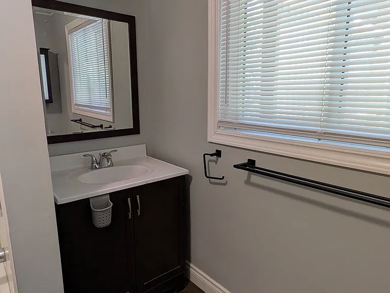 3204 Saint Paul Ave #MAIN FLOOR — Photo 6