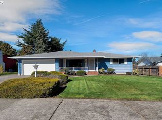 15801 NE Broadway St, Portland, OR 97230