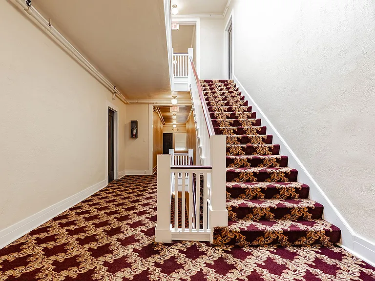 Carlyle Apartments — Photo 26