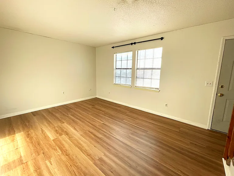 9048 Daisy Dallas Rd #B — Photo 2