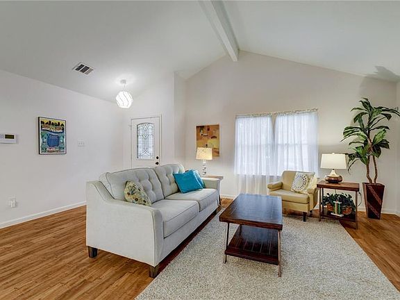 4th image of 11626 Parkfield Dr