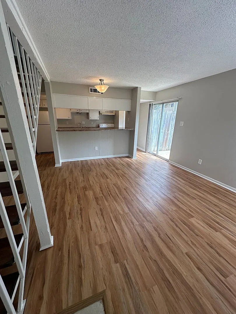 1BD/1BA Townhouse located on the Germantown/Memphis Line! — Photo 2