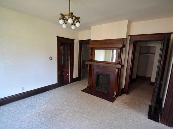 4th image of 460 Vermont Pl