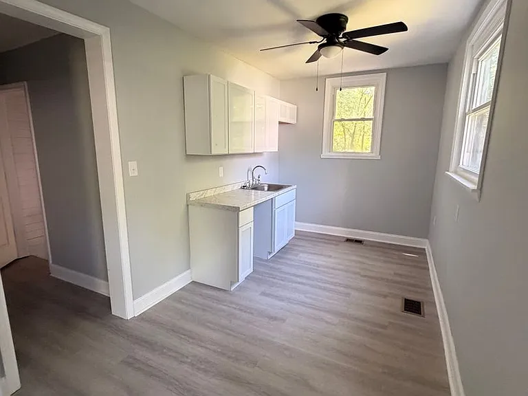 4140 W Broadway — Photo 10